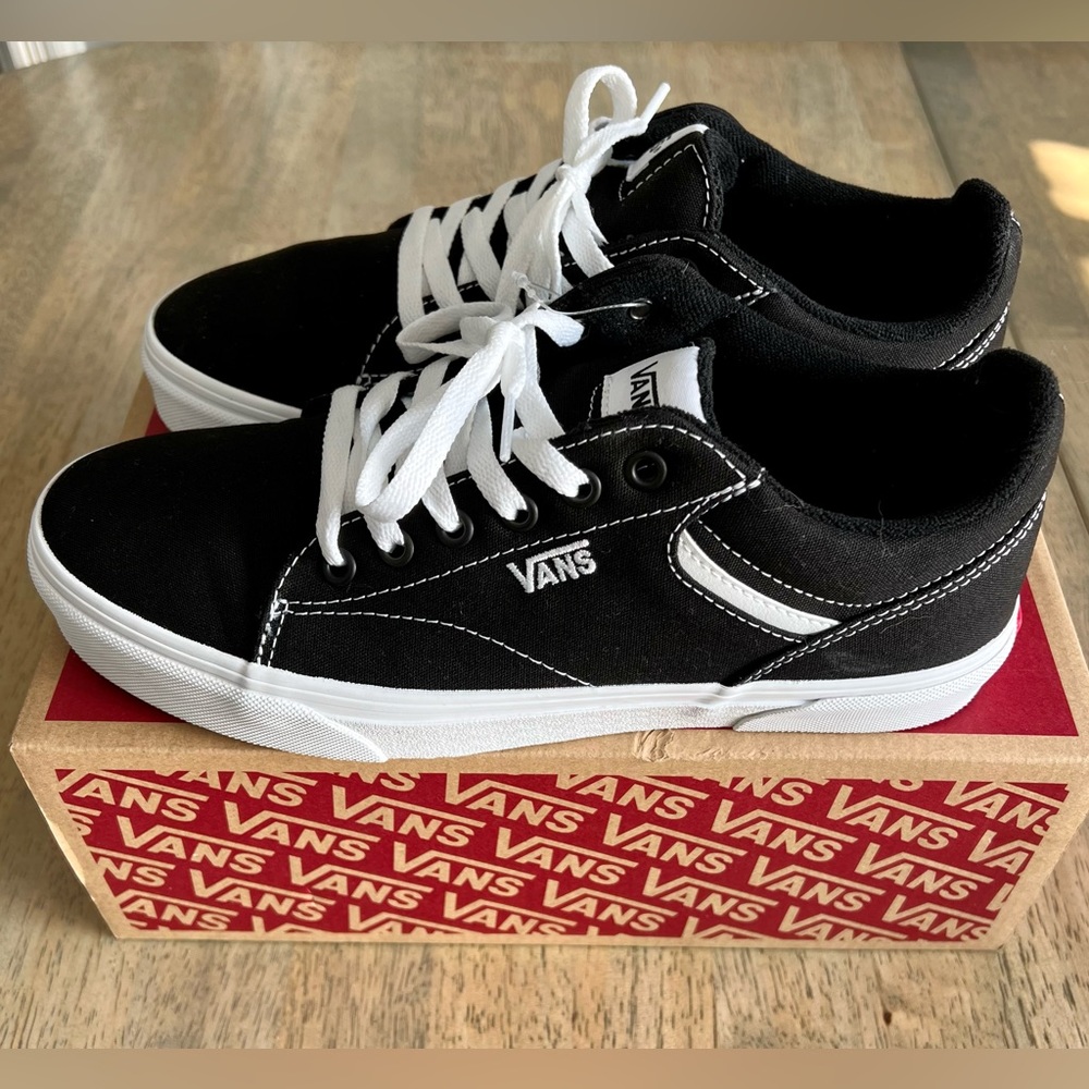 Brand New Vans sneakers! Size 10